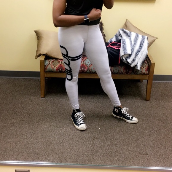SOLD🚫 Aim’n white and black leggings - Picture 2 of 5